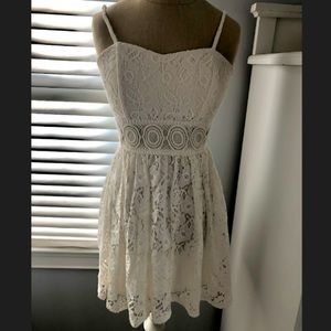iZ Byer White/Cream Lace Sweetheart Dress